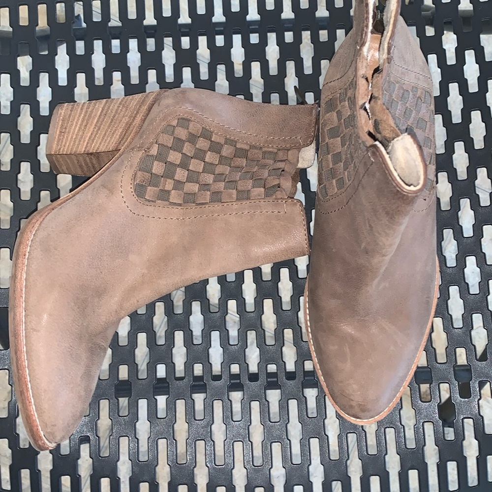 Aquatalia boots